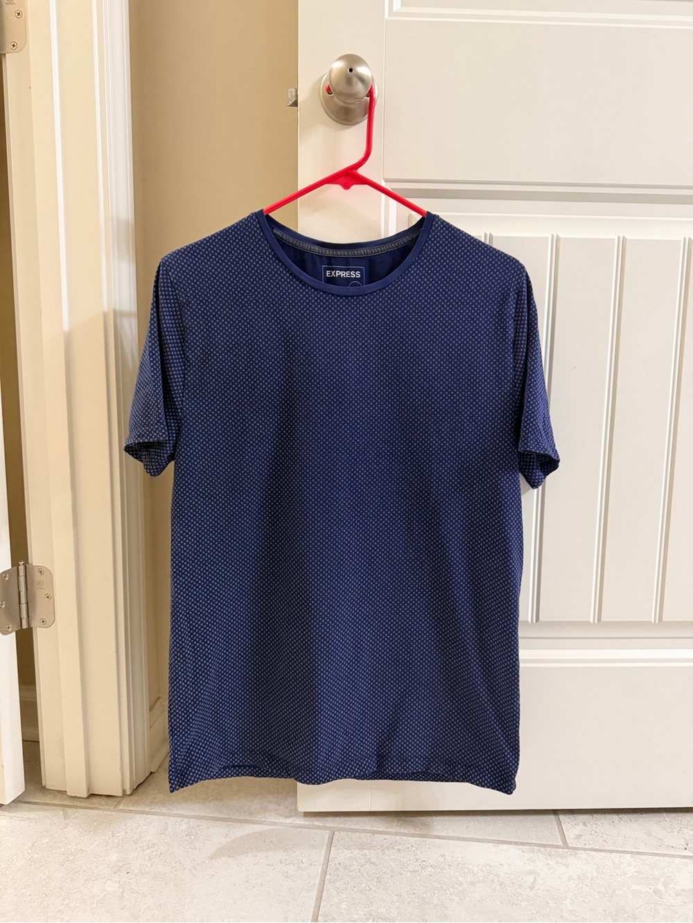Express Men’s Navy Blue Micro Dot Geometric Pattern Crewneck T-Shirt Size M